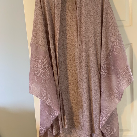 Pretty kimono barely worn - Picture 5 of 8